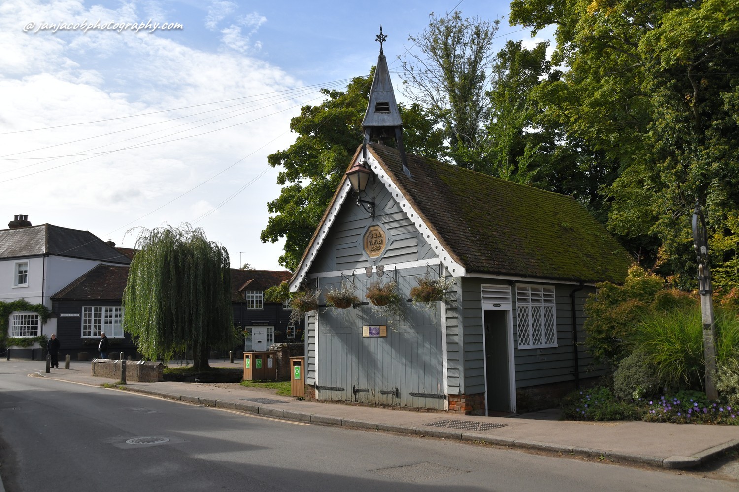 Shere Renovation Services After Water or Fire Damage - Call 07525 617575